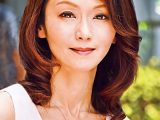 息子の股間を誘惑する母の巨尻 優喜江
